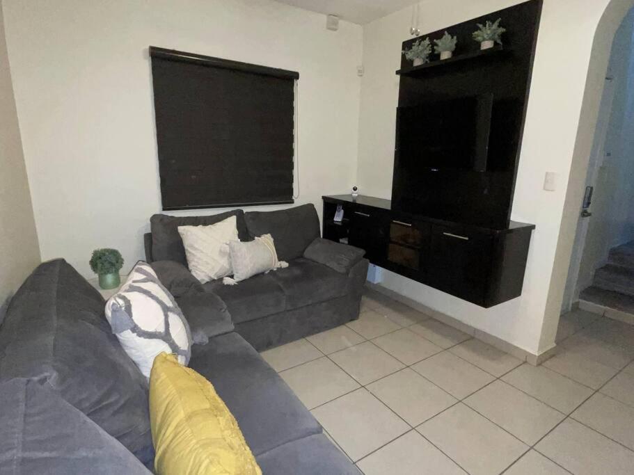 Casa Eliseos, A 5 Minutos De La Linea Fronteriza Villa Nogales  Eksteriør bilde