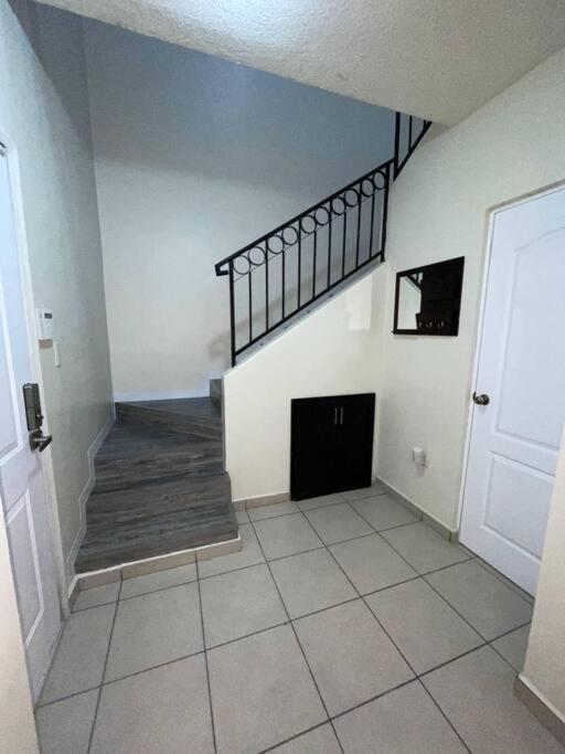 Casa Eliseos, A 5 Minutos De La Linea Fronteriza Villa Nogales  Eksteriør bilde
